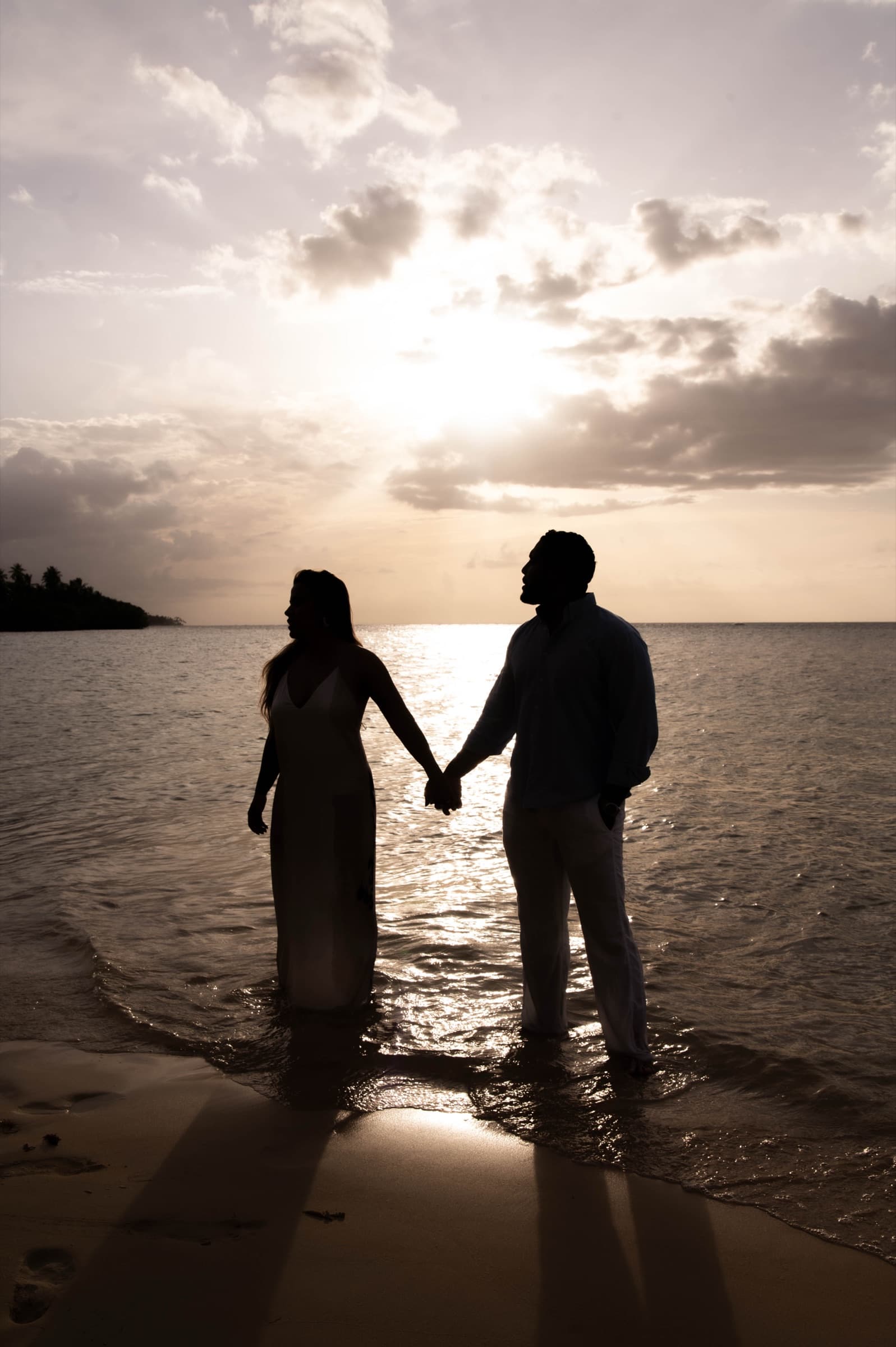 Mari & Ramses, proposal by the sea